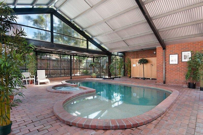 Imagen de la piscina del Hotel Comfort Dandenong. Foto 16