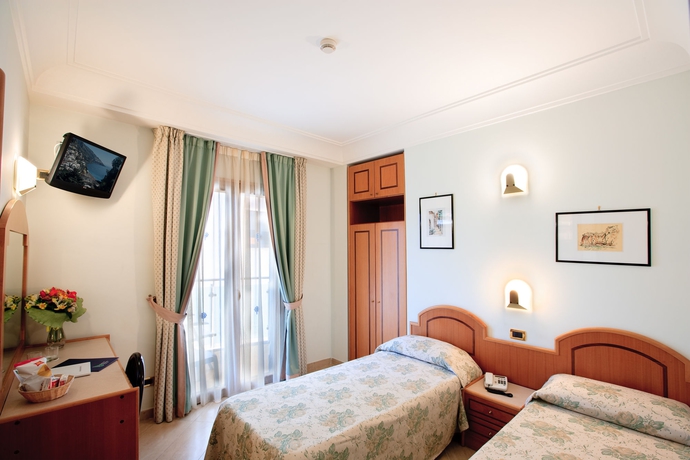 Imagen de la habitación del Hotel Comfort Gardenia Sorrento Coast. Foto 3