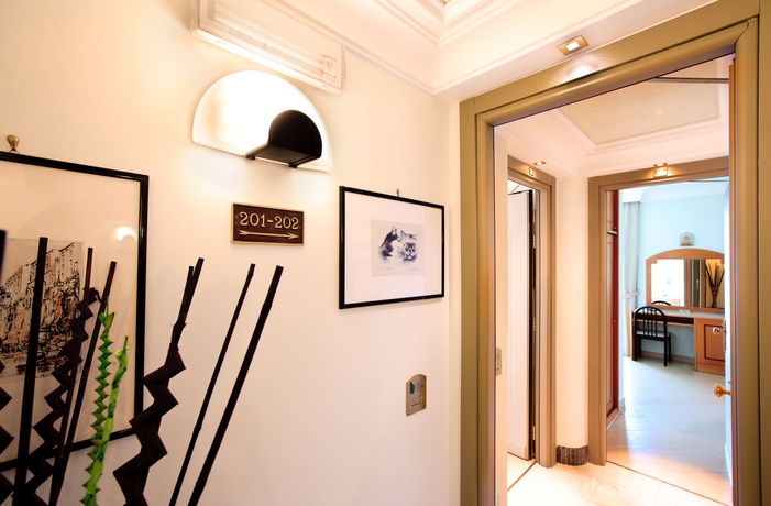 Imagen de los interiores del Hotel Comfort Gardenia Sorrento Coast. Foto 13