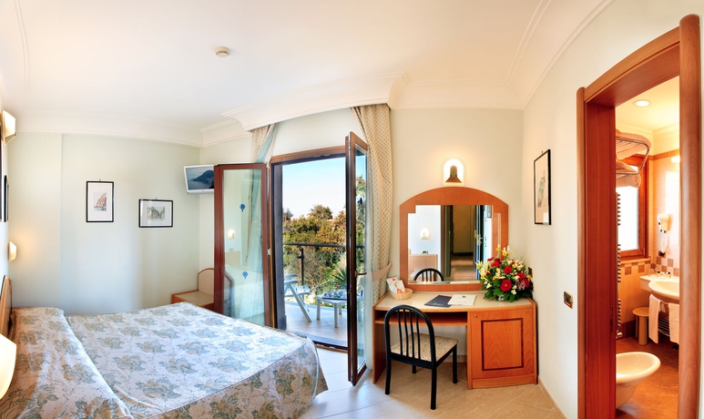 Imagen de la habitación del Hotel Comfort Gardenia Sorrento Coast. Foto 4
