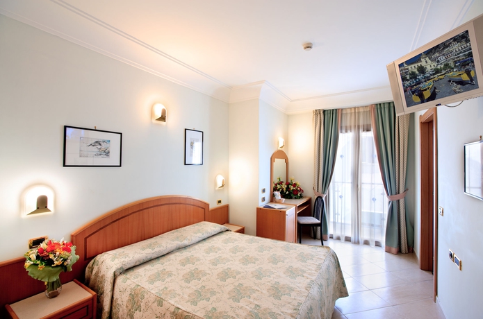 Imagen de la habitación del Hotel Comfort Gardenia Sorrento Coast. Foto 8