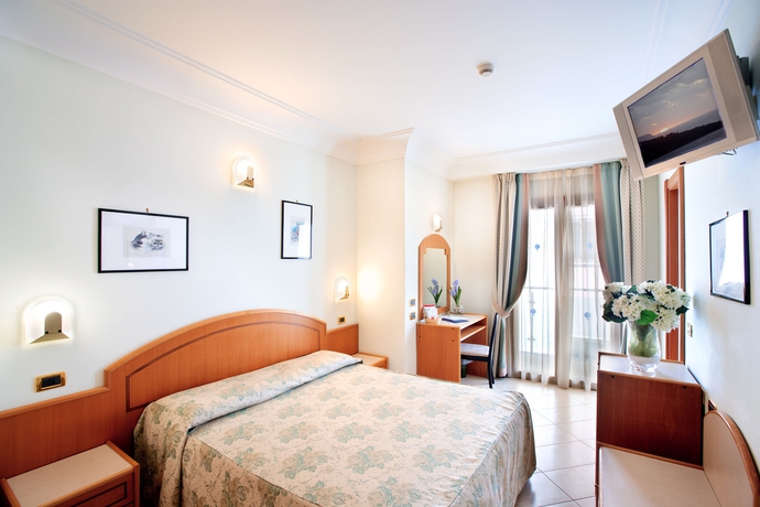 Imagen de la habitación del Hotel Comfort Gardenia Sorrento Coast. Foto 9