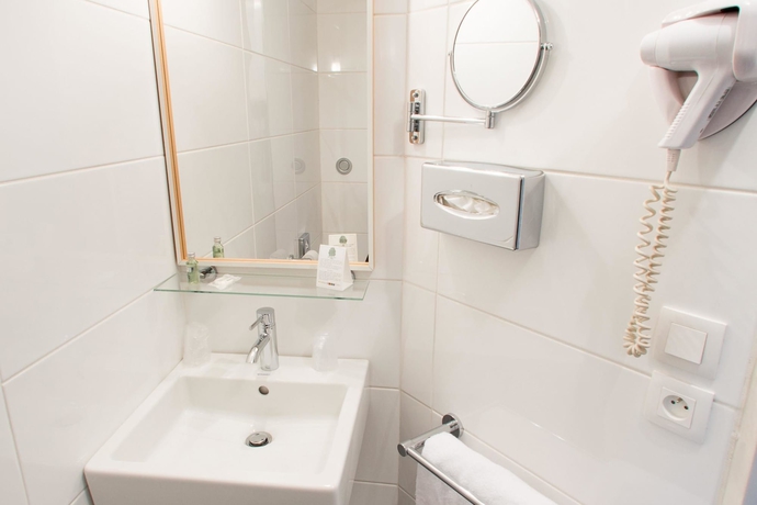 Imagen de la habitación del Hotel Comfort Hotel Cergy Pontoise. Foto 16