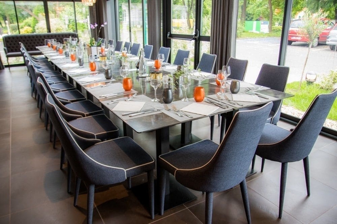 Imagen del bar/restaurante del Hotel Comfort Hotel Cergy Pontoise. Foto 4