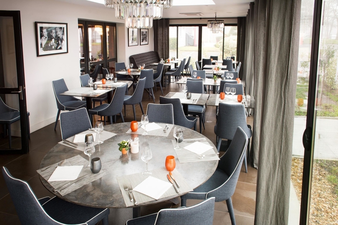 Imagen del bar/restaurante del Hotel Comfort Hotel Cergy Pontoise. Foto 6