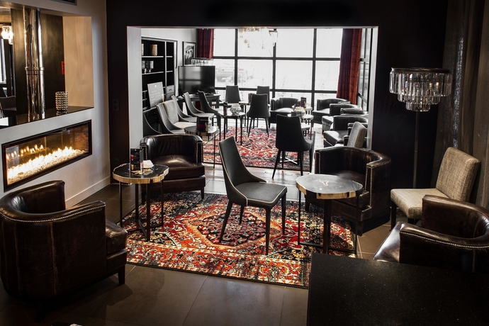 Imagen del bar/restaurante del Hotel Comfort Hotel Cergy Pontoise. Foto 9