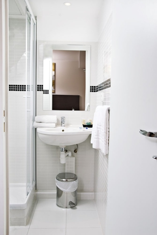 Imagen de la habitación del Hotel Comfort Hotel Champigny Sur Marne. Foto 12