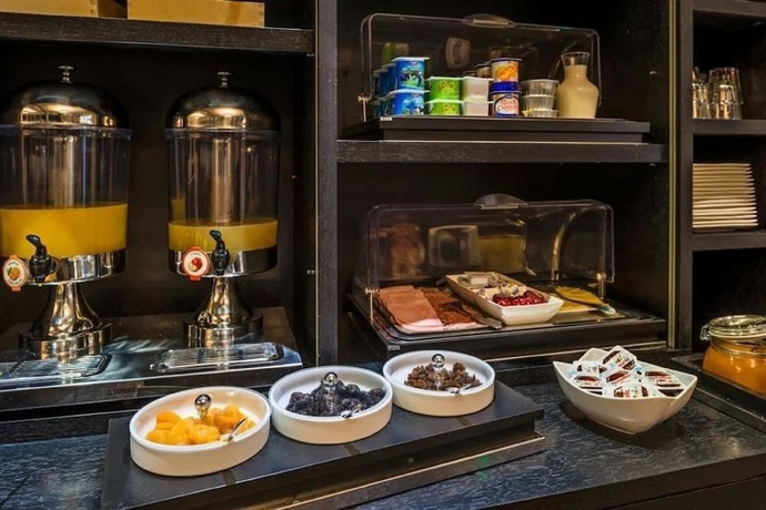 Imagen del bar/restaurante del Hotel Comfort Hotel Champigny Sur Marne. Foto 4