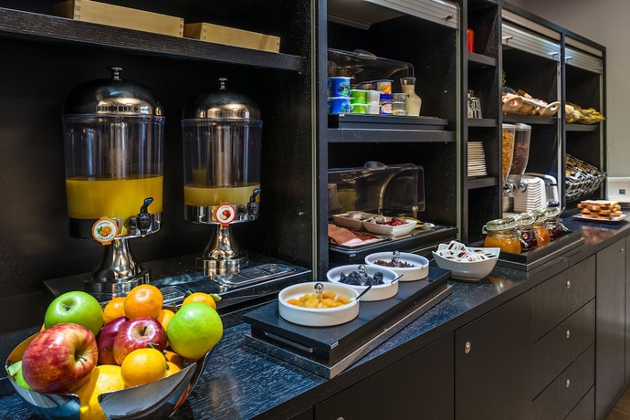 Imagen del bar/restaurante del Hotel Comfort Hotel Champigny Sur Marne. Foto 5