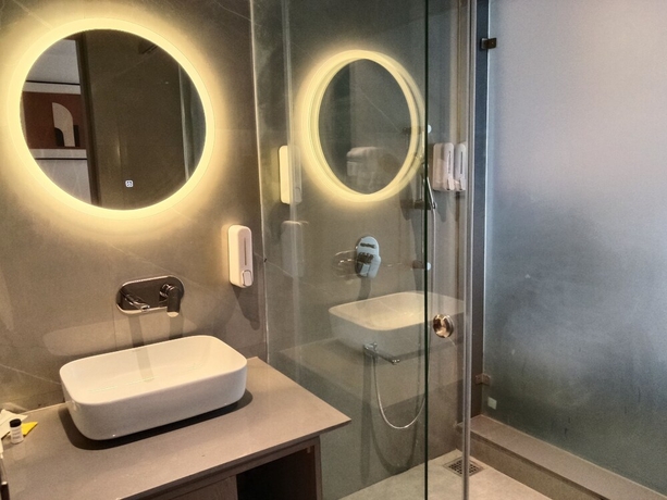 Imagen de la habitación del Hotel Comfort INN Empire Morbi. Foto 13