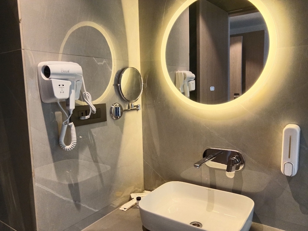 Imagen de la habitación del Hotel Comfort INN Empire Morbi. Foto 14