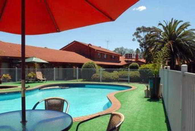 Imagen de la piscina del Hotel Comfort Inn A Julie-Anna. Foto 20