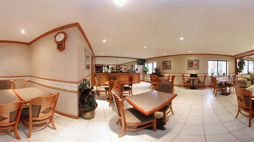 Imagen del bar/restaurante del Hotel Comfort Inn Airport. Foto 2