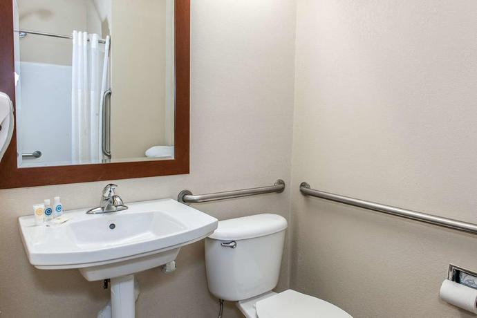 Imagen de la habitación del Hotel Comfort Inn Airport, Indian&aacute;polis. Foto 3