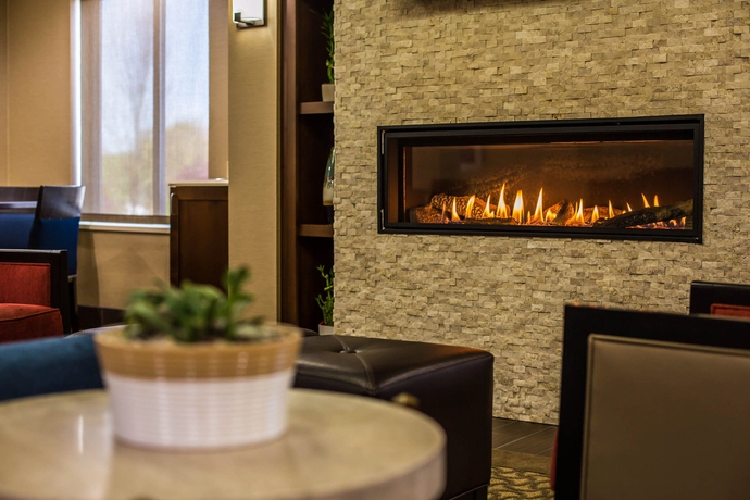 Imagen de los interiores del Hotel Comfort Inn Airport, Manchester. Foto 12