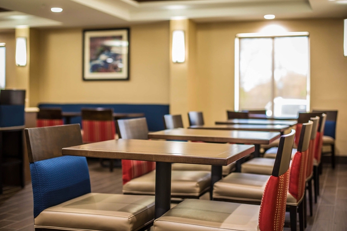 Imagen del bar/restaurante del Hotel Comfort Inn Airport, Manchester. Foto 4