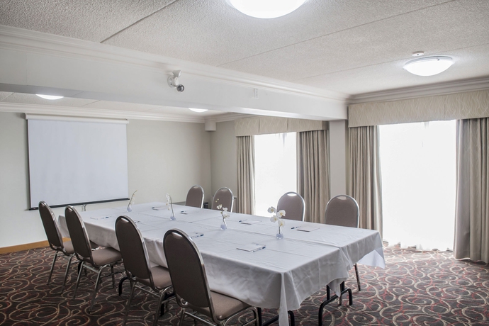 Imagen de los interiores del Hotel Comfort Inn Airport West. Foto 11