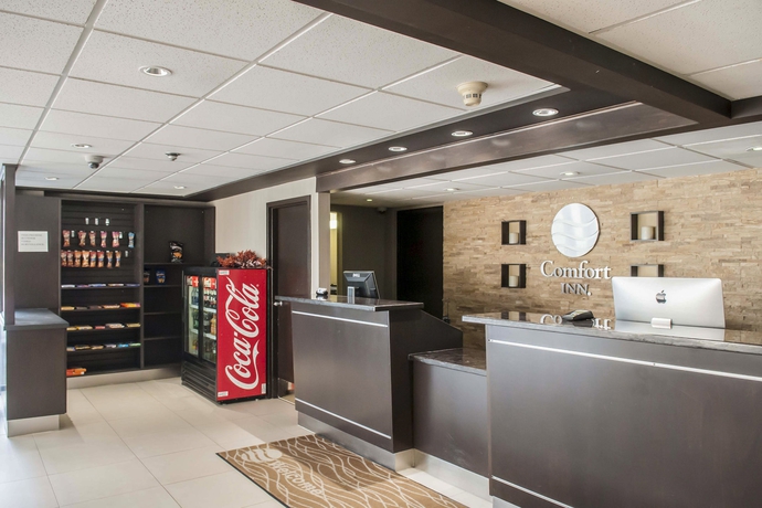 Imagen de los interiores del Hotel Comfort Inn Airport West. Foto 16