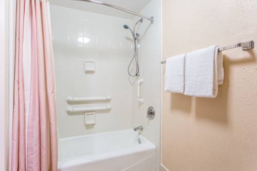 Imagen de la habitación del Hotel Comfort Inn, Alpharetta. Foto 16