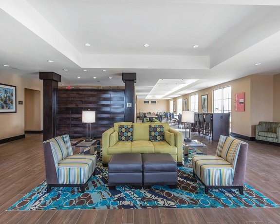 Imagen de los interiores del Hotel Comfort Inn And Suites Airport North. Foto 17