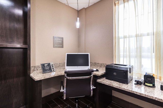 Imagen de los interiores del Hotel Comfort Inn And Suites, Allen Park. Foto 15