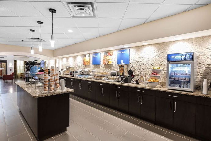 Imagen del bar/restaurante del Hotel Comfort Inn And Suites, Allen Park. Foto 6