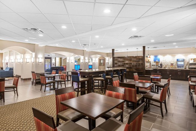 Imagen del bar/restaurante del Hotel Comfort Inn And Suites, Allen Park. Foto 7