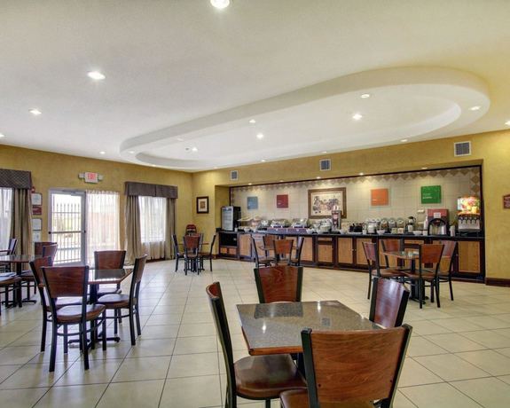Imagen del bar/restaurante del Hotel Comfort Inn And Suites Alvarado. Foto 2