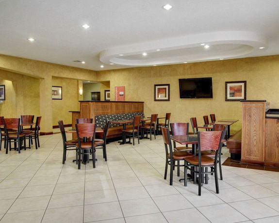 Imagen del bar/restaurante del Hotel Comfort Inn And Suites Alvarado. Foto 5