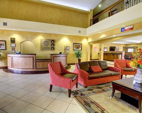 Imagen de los interiores del Hotel Comfort Inn And Suites Alvarado. Foto 14