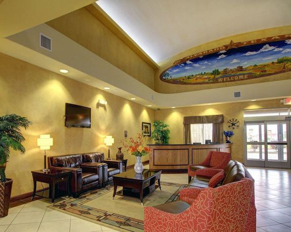 Imagen de los interiores del Hotel Comfort Inn And Suites Alvarado. Foto 16