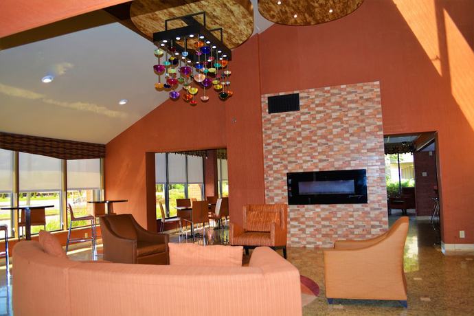 Imagen de los interiores del Hotel Comfort Inn And Suites Evansville Airport. Foto 19