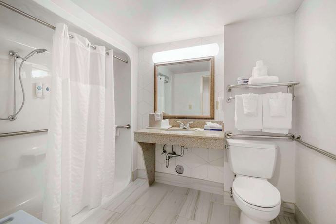 Imagen de la habitación del Hotel Comfort Inn And Suites, Lake George. Foto 10