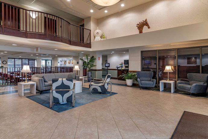 Imagen de los interiores del Hotel Comfort Inn And Suites, Lake George. Foto 15