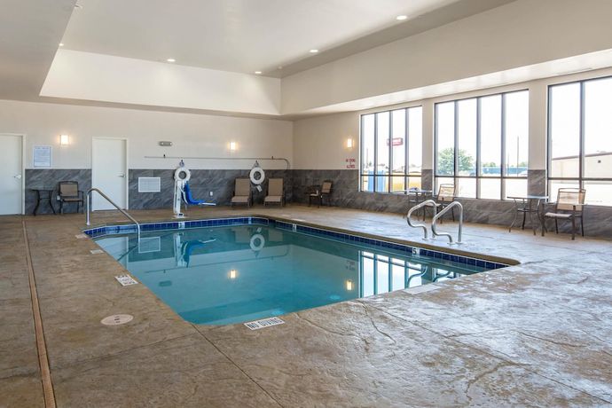 Imagen de la piscina del Hotel Comfort Inn And Suites, Lovington. Foto 19