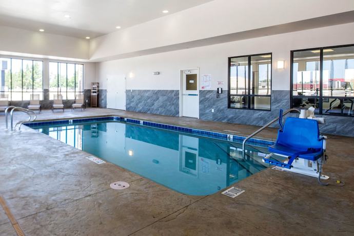 Imagen de la piscina del Hotel Comfort Inn And Suites, Lovington. Foto 20