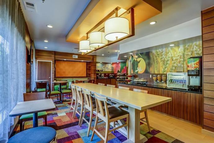 Imagen del bar/restaurante del Hotel Comfort Inn And Suites, Memphis. Foto 2