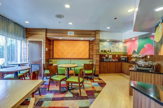 Imagen del bar/restaurante del Hotel Comfort Inn And Suites, Memphis. Foto 3