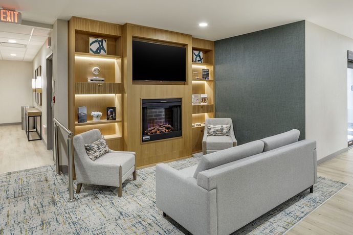 Imagen de los interiores del Hotel Comfort Inn And Suites Newark Liberty International Airport. Foto 20