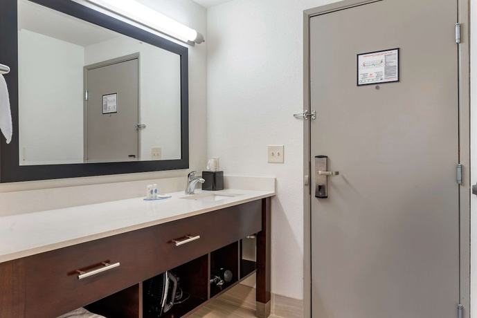 Imagen de la habitación del Hotel Comfort Inn And Suites Tigard Near Washington Square. Foto 13