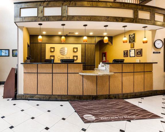 Imagen de los interiores del Hotel Comfort Inn And Suites Winnie. Foto 19