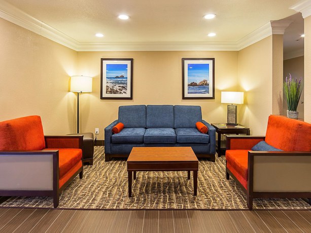 Imagen de los interiores del Hotel Comfort Inn Arcata - Humboldt Area. Foto 19