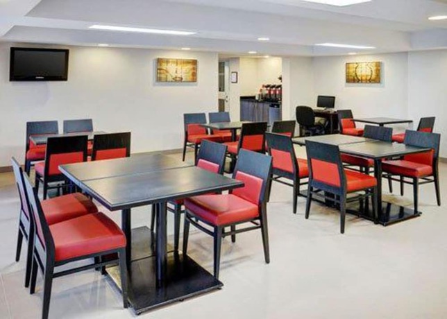 Imagen del bar/restaurante del Hotel Comfort Inn Barrie. Foto 2