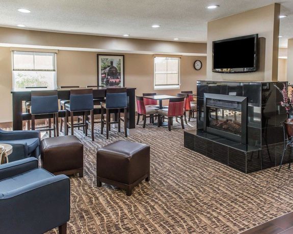 Imagen de los interiores del Hotel Comfort Inn Belle Vernon. Foto 16