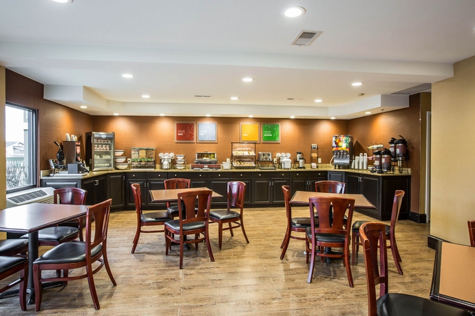 Imagen del bar/restaurante del Hotel Comfort Inn Biltmore West. Foto 6