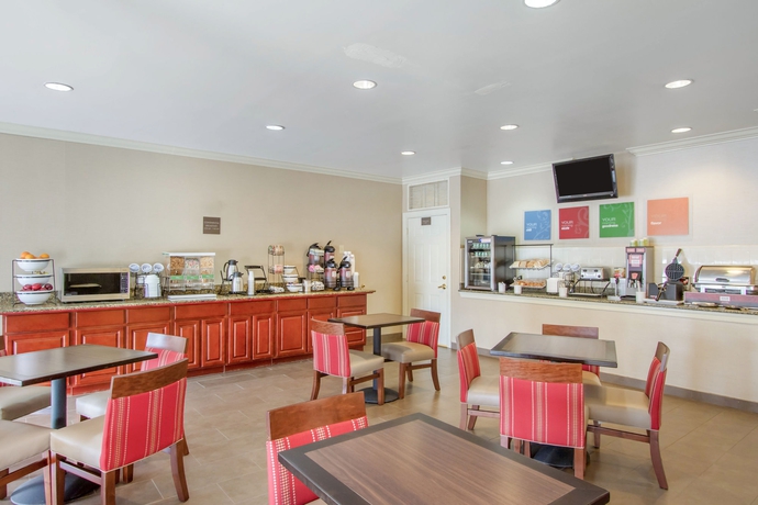 Imagen del bar/restaurante del Hotel Comfort Inn Birmingham - Irondale. Foto 2