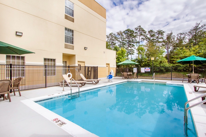 Imagen de la piscina del Hotel Comfort Inn Birmingham - Irondale. Foto 9