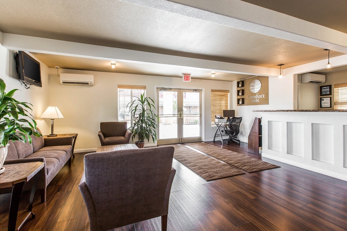 Imagen de los interiores del Hotel Comfort Inn Bishop. Foto 10