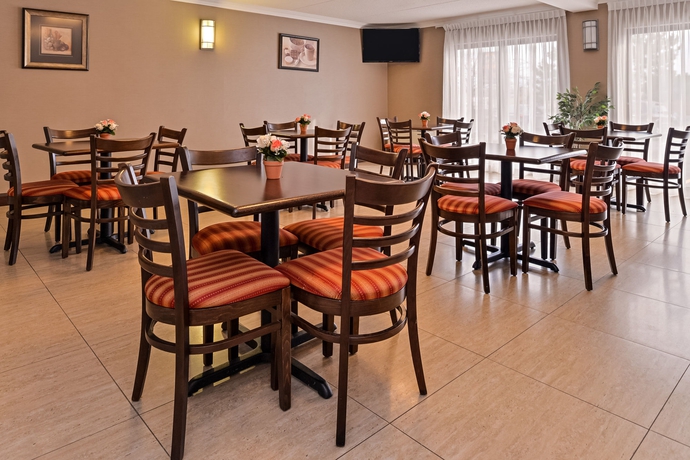 Imagen del bar/restaurante del Hotel Comfort Inn Brampton. Foto 3