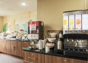 Imagen del bar/restaurante del Hotel Comfort Inn Brooklyn City Center. Foto 2